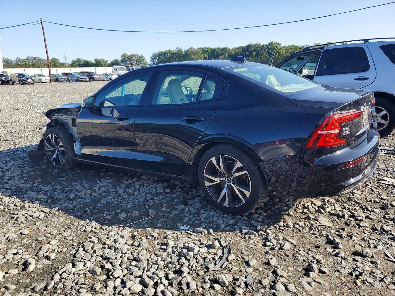2025 Volvo S60 Core - Фото 2