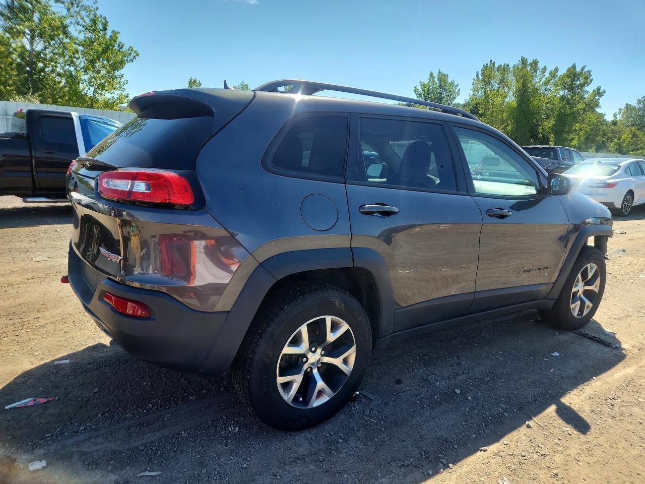 2016 Jeep Cherokee Trailhawk - Image 3