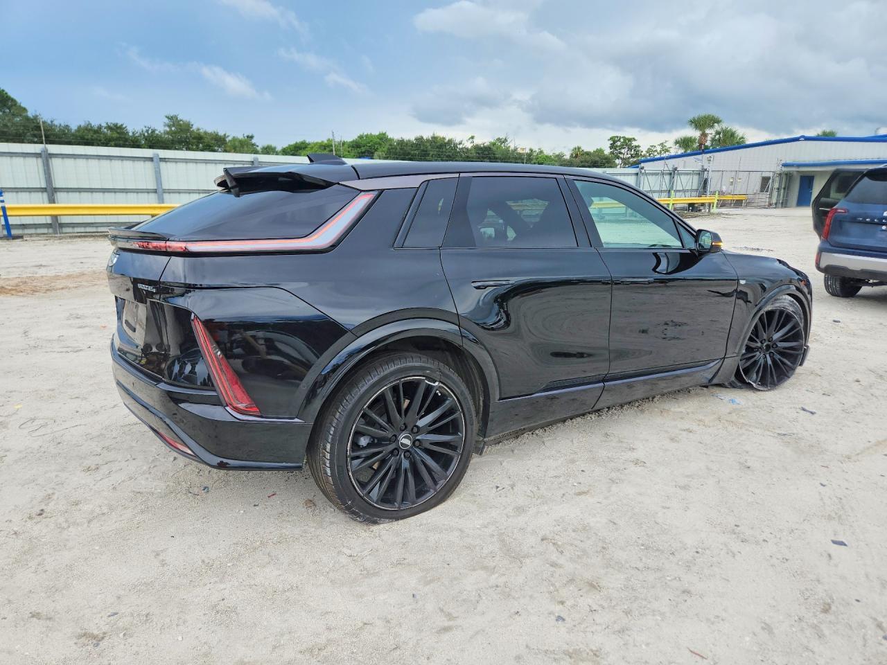 2024 Cadillac Lyriq Sport - Фото 3
