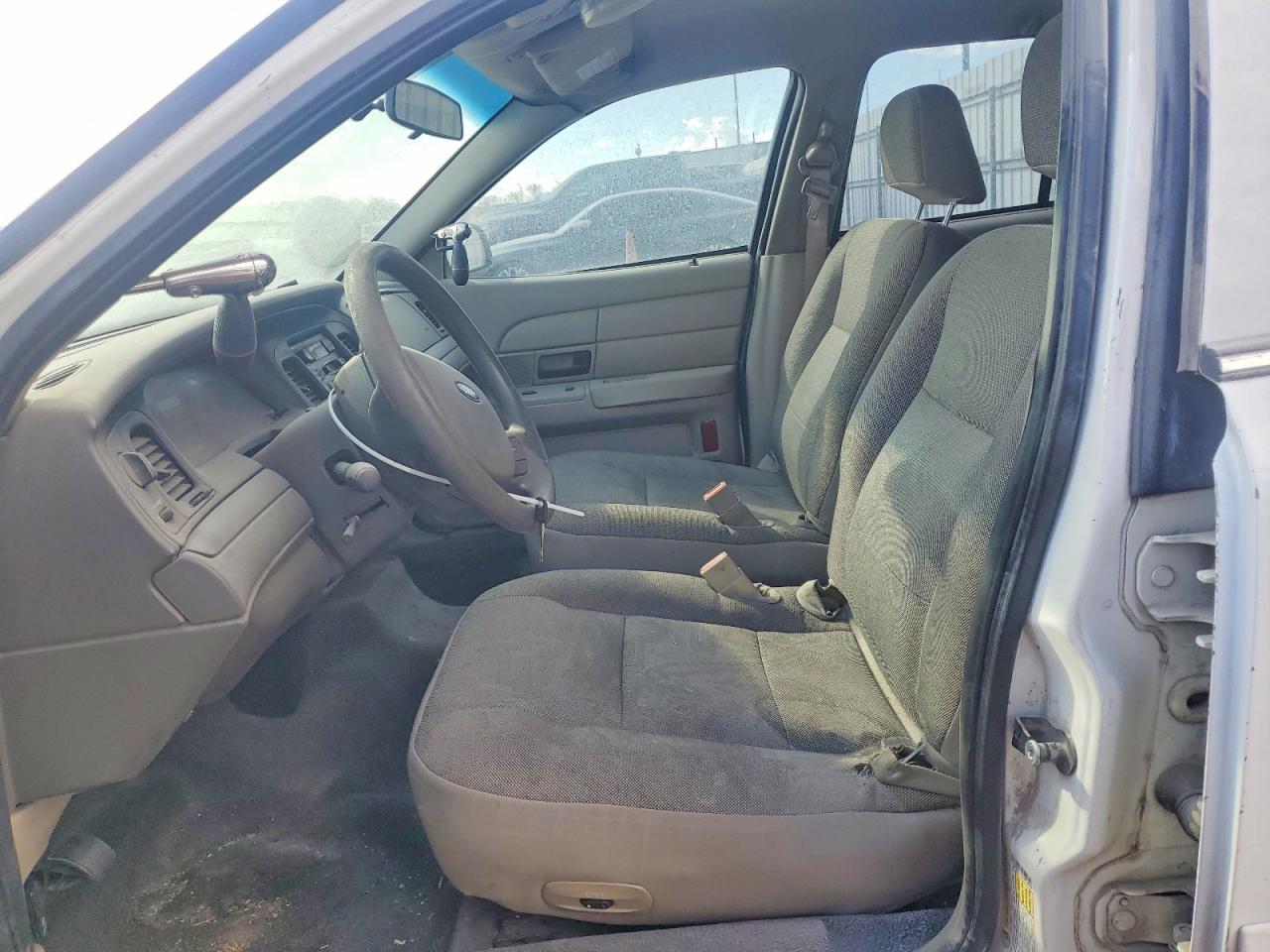 2006 Ford Crown Vict - Image 7