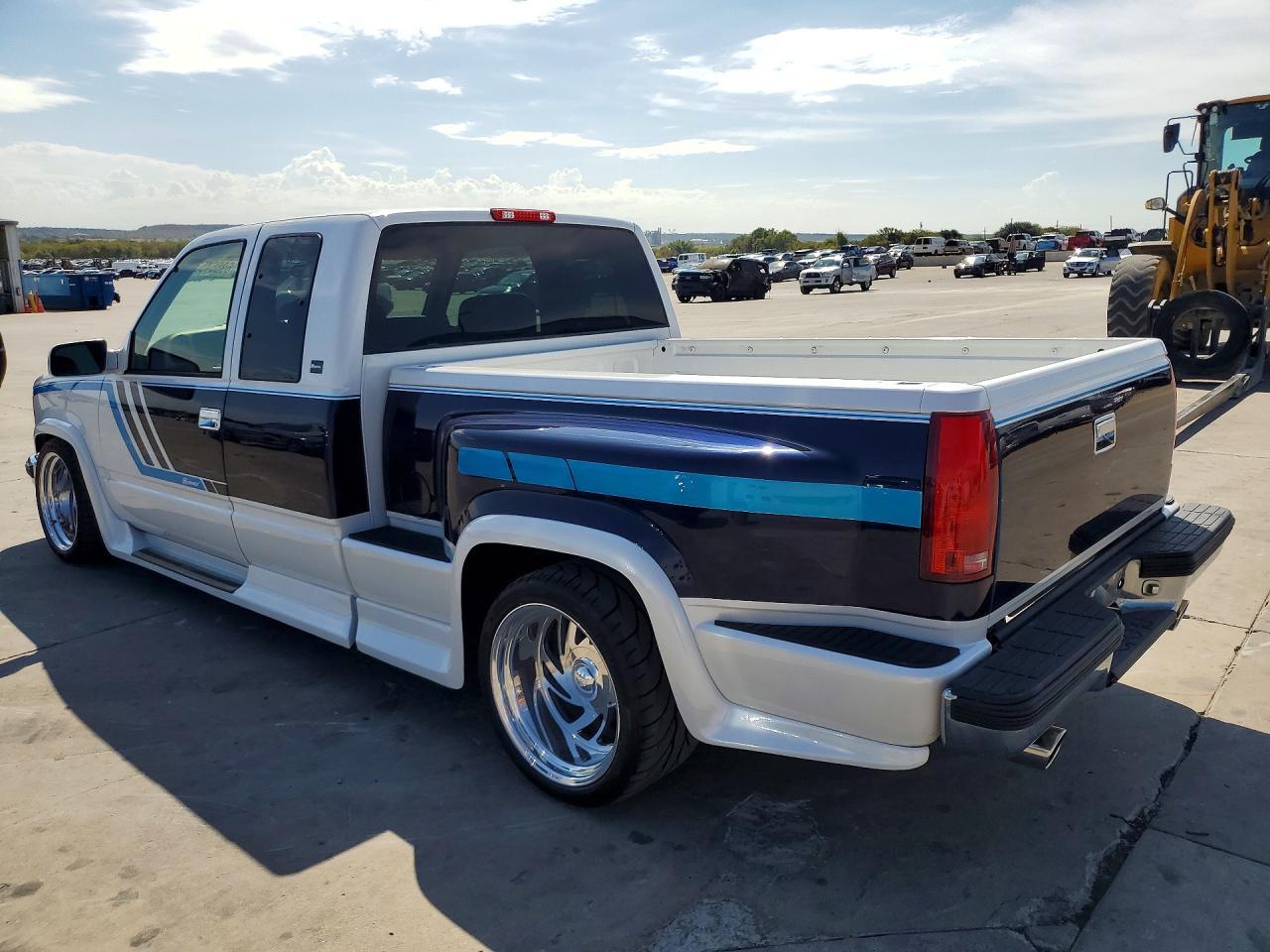 1997 Chevrolet Gmt-400 C1500 - Image 2