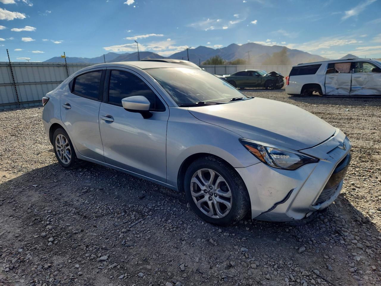2017 Toyota Yaris Ia Base - Фото 4