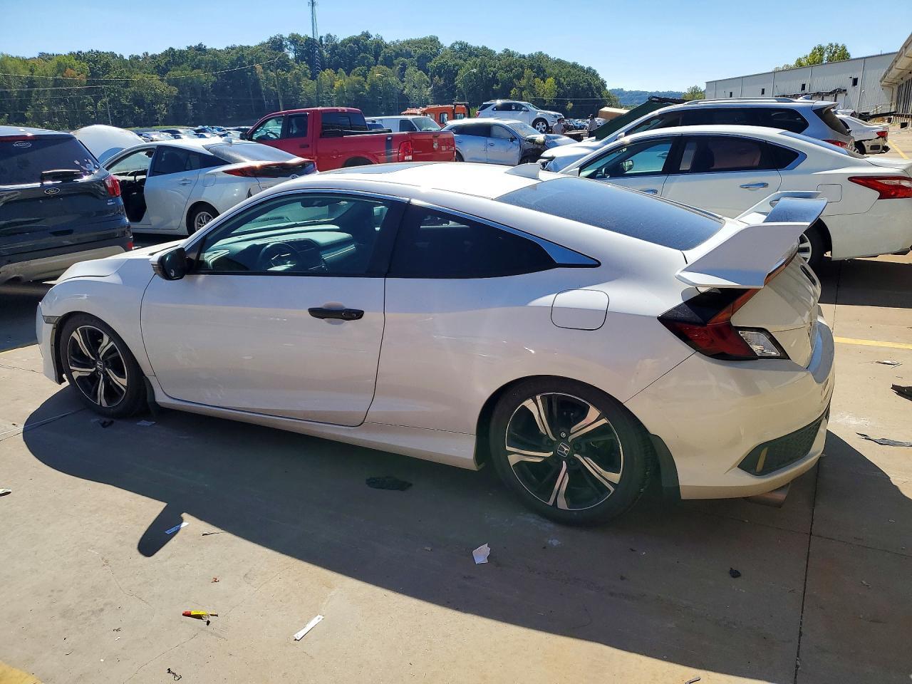 2016 Honda Civic Touring - Image 2