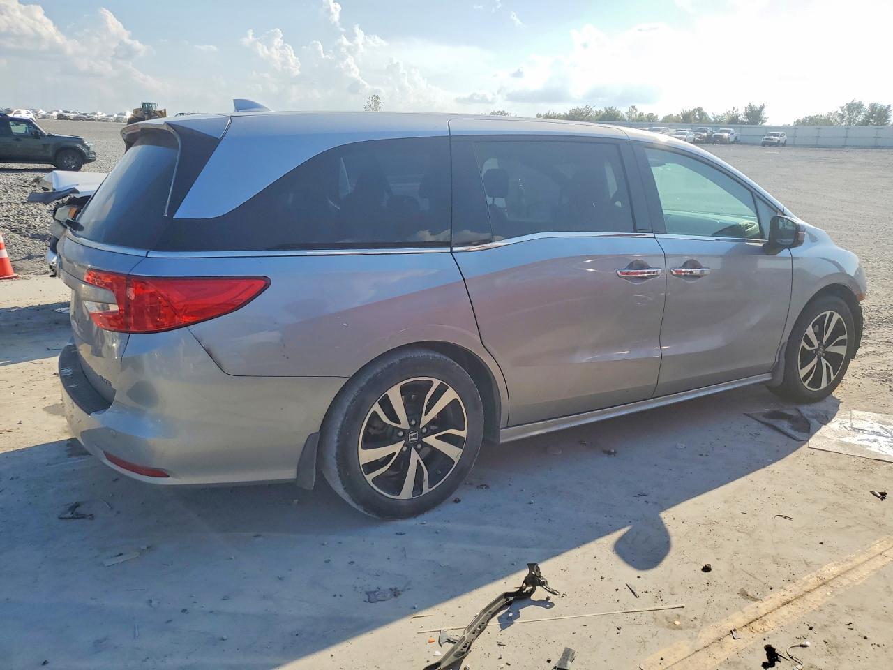2020 Honda Odyssey Elite - Фото 3