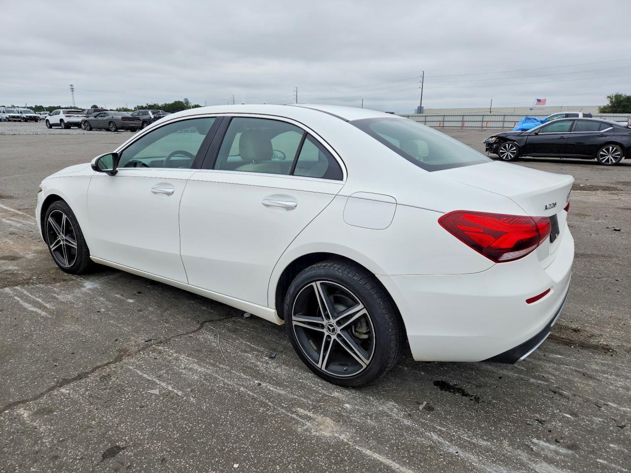 2019 Mercedes-Benz A 220 - Фото 2