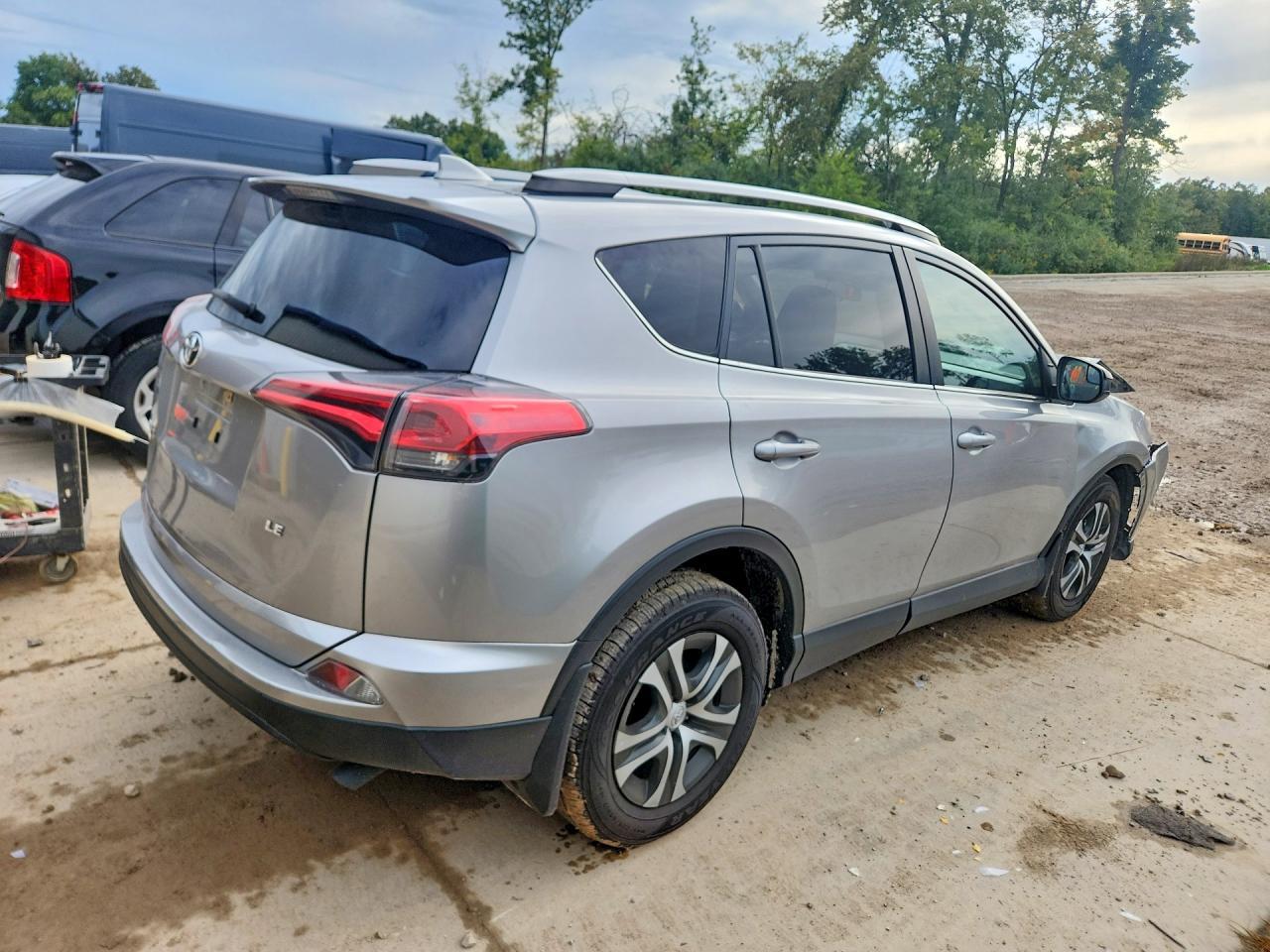 2018 Toyota Rav4 Le - Фото 3