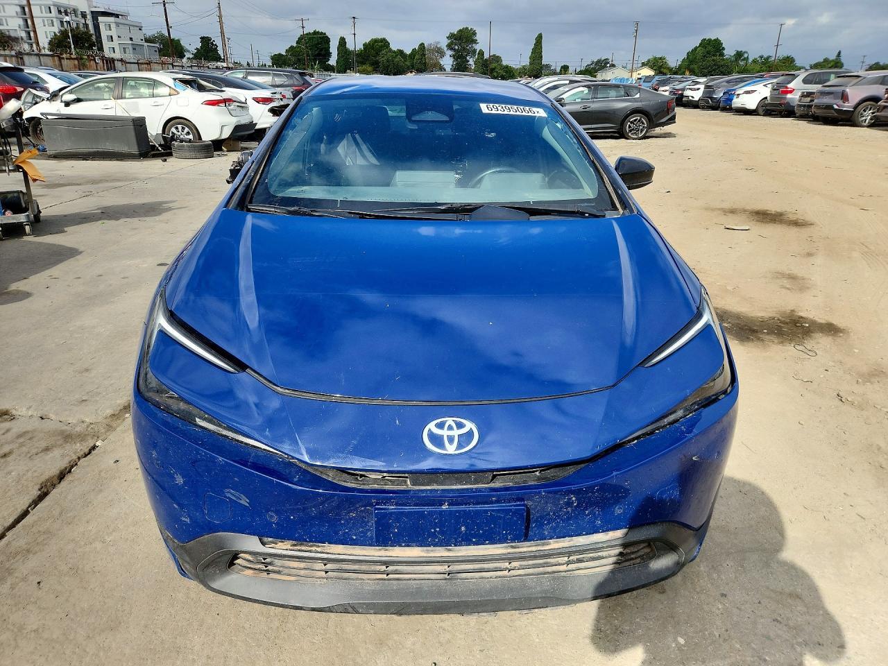 2023 Toyota Prius Le - Image 5