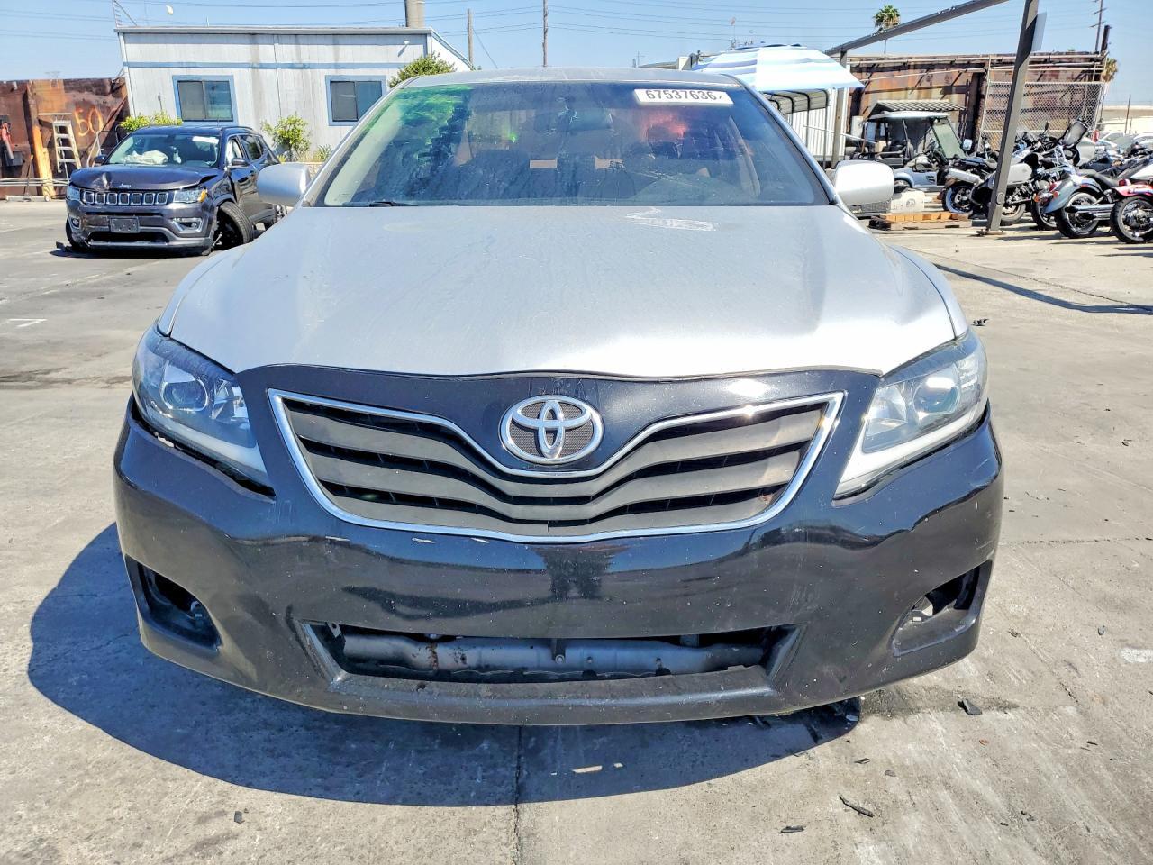 2010 Toyota Camry Le - Фото 5