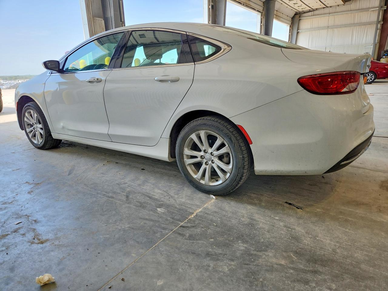 2015 Chrysler 200 Limited - Фото 2