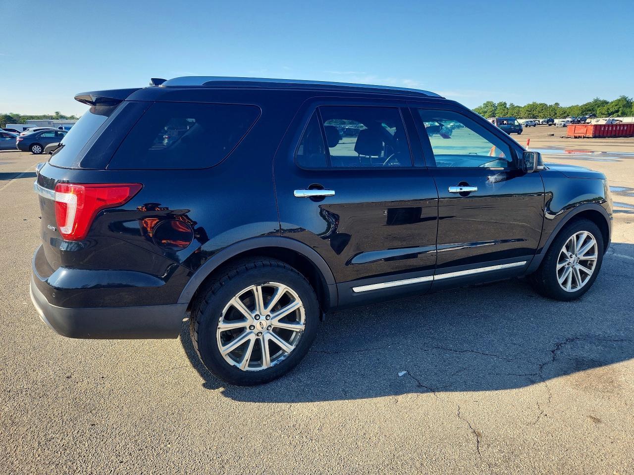 2016 Ford Explorer Limited - Image 3