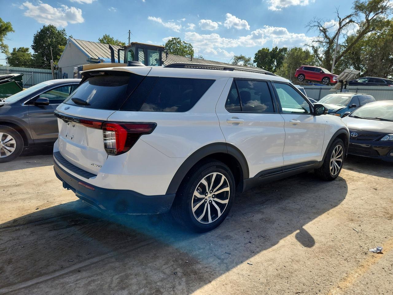 2025 Ford Explorer St-Line - Image 3