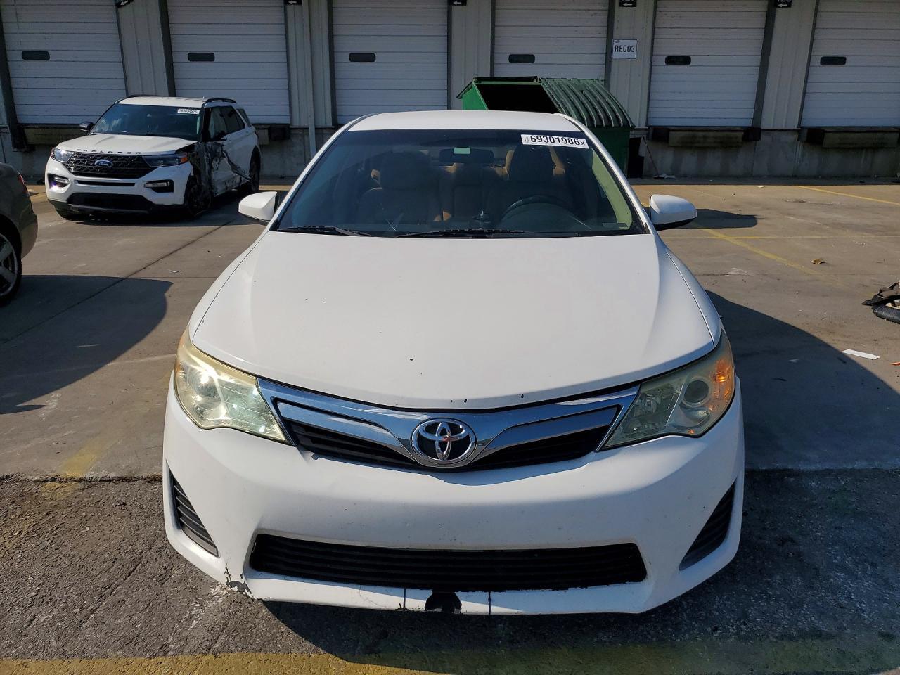 2014 Toyota Camry Le - Фото 5