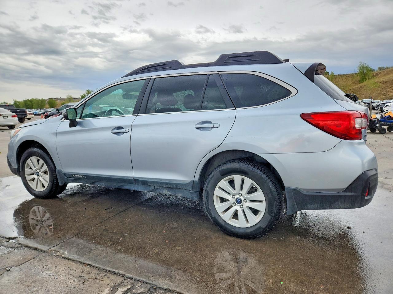 2017 Subaru Outback 2.5I Premium - Фото 2