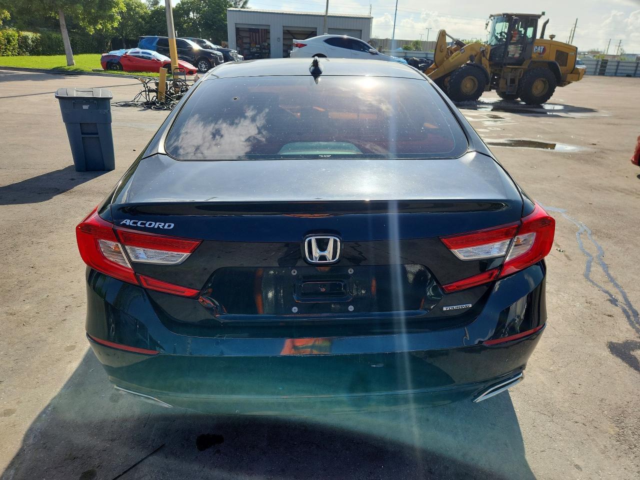 2018 Honda Accord Touring - Image 6