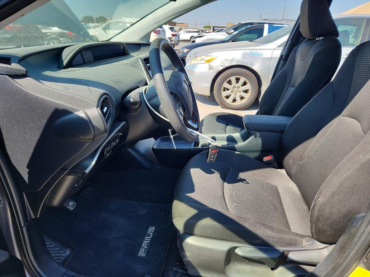 2022 Toyota Prius Le - Image 7