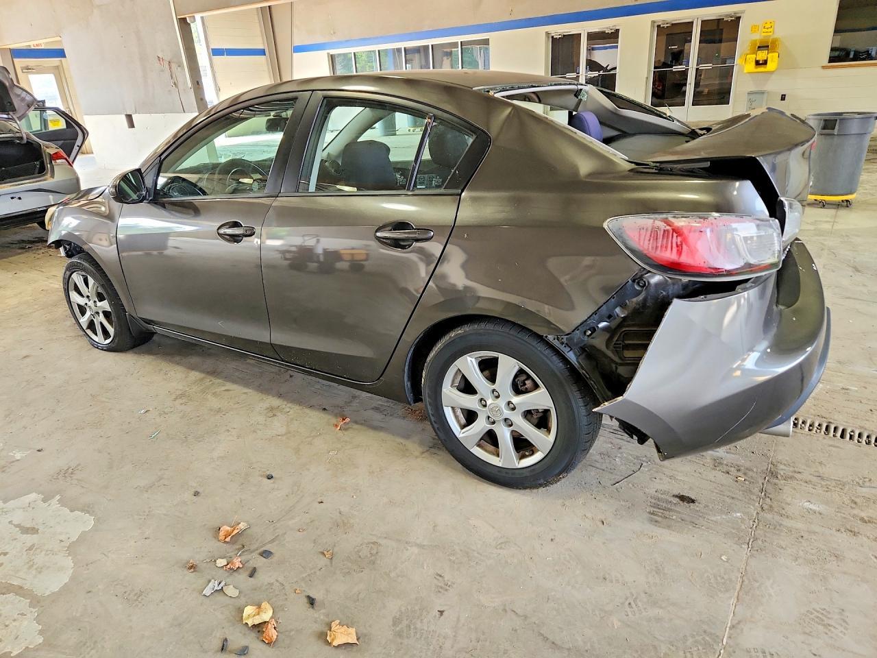 2010 Mazda 3 I - Image 2
