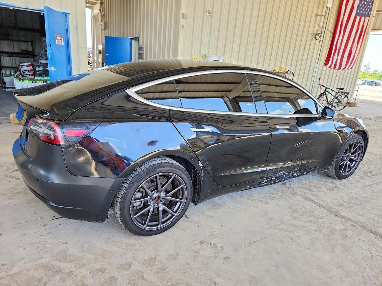 2020 Tesla Model 3 - Фото 3