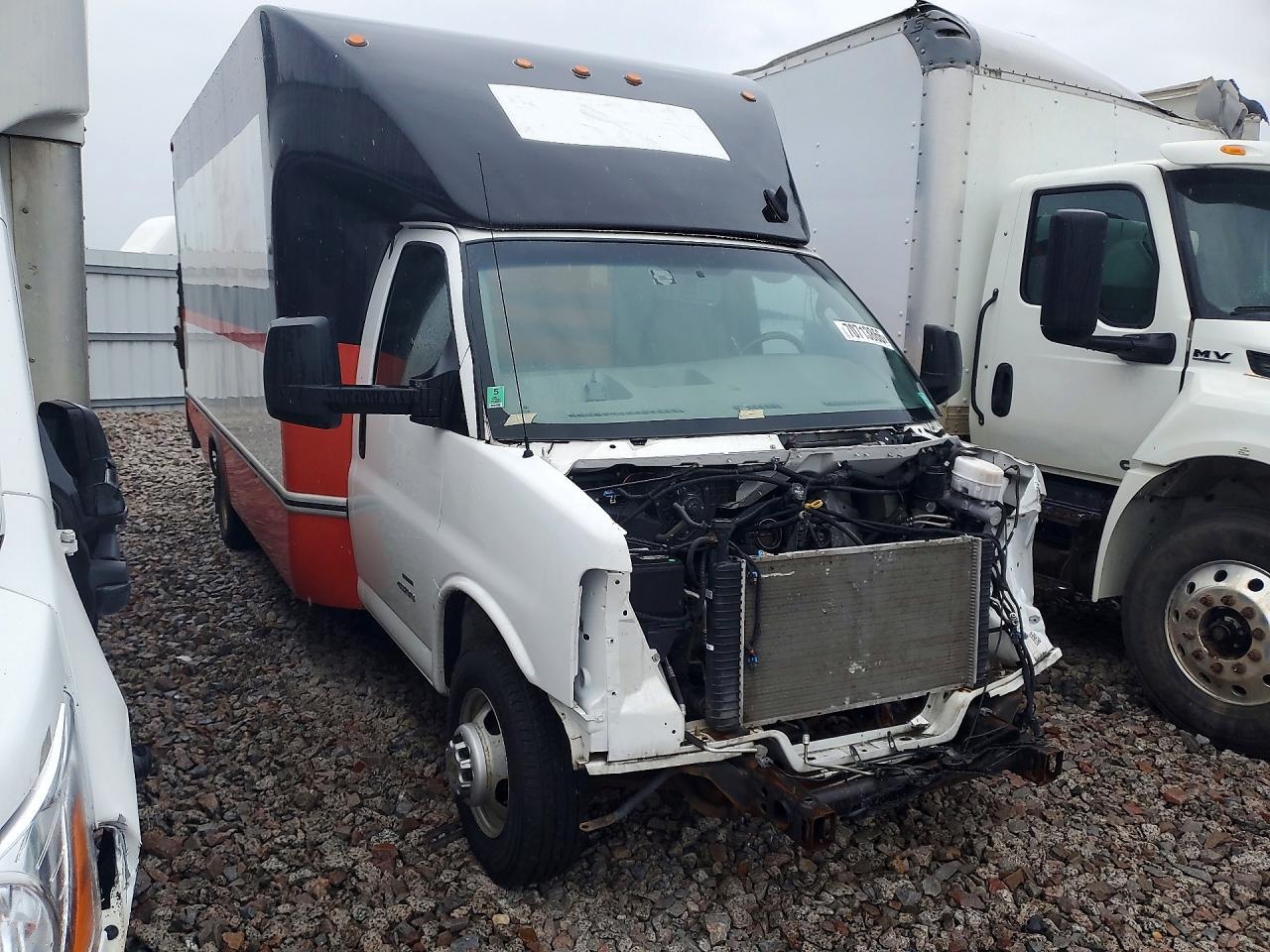 2020 Chevrolet Express - Delivery Truck - Image 4