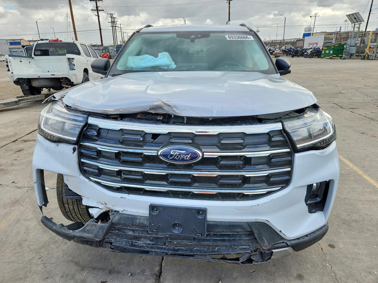 2025 Ford Explorer Active - Image 5