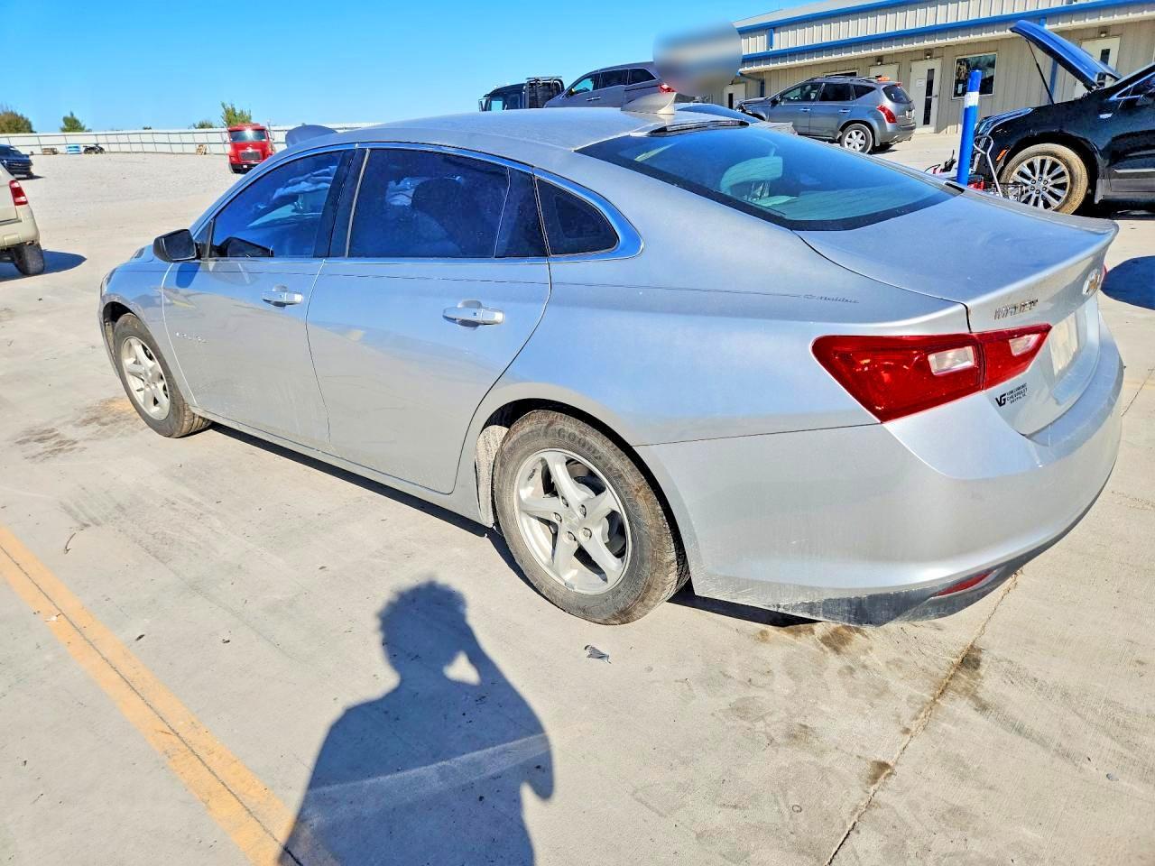 2017 Chevrolet Malibu Ls - Фото 2
