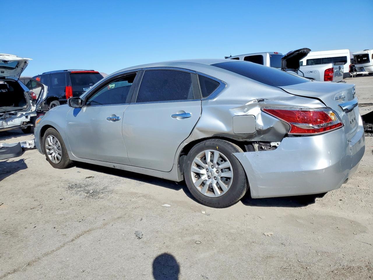 2015 Nissan Altima 2.5 S - Фото 2
