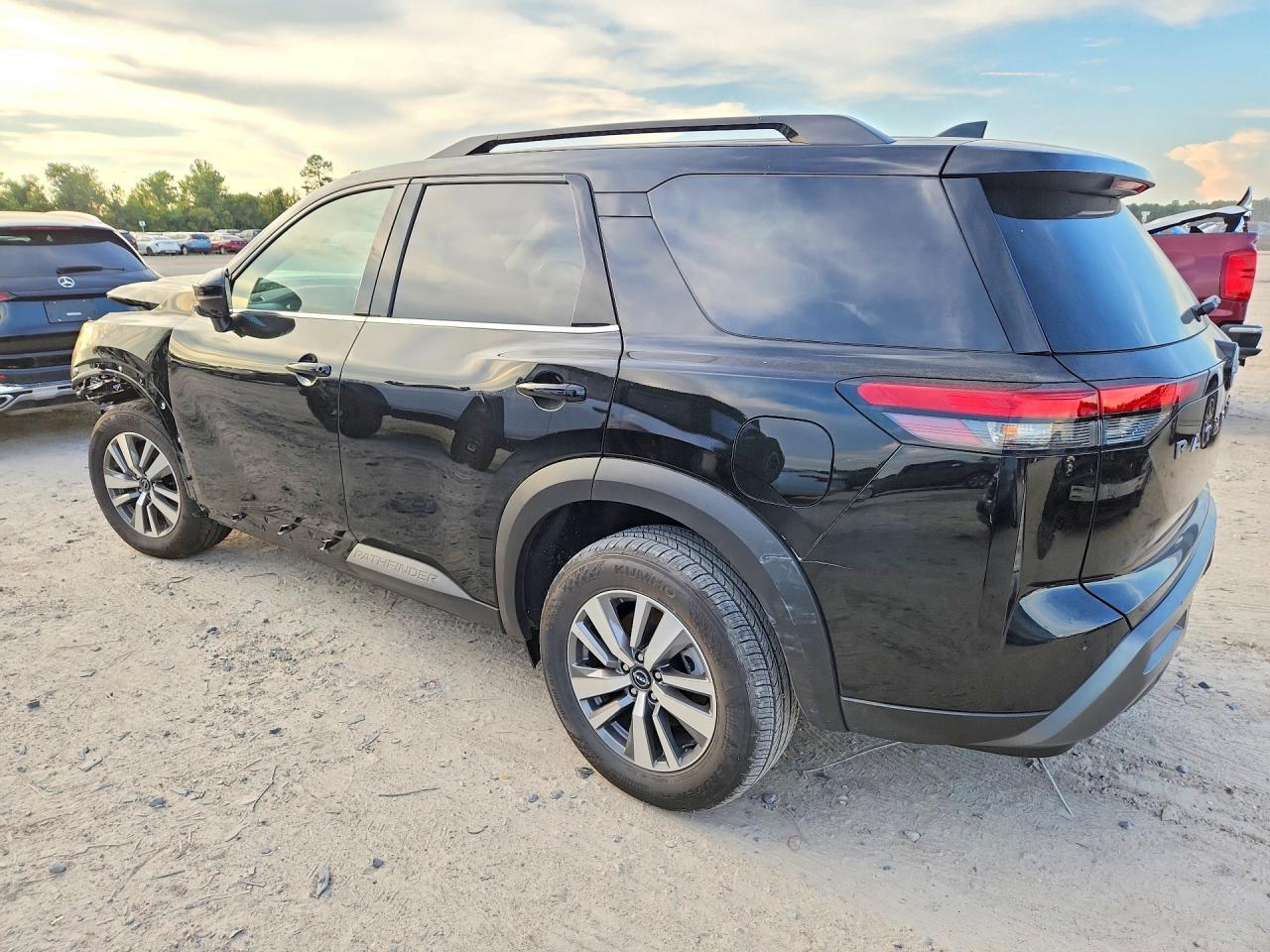 2026 Nissan Pathfinder Sl - Фото 2