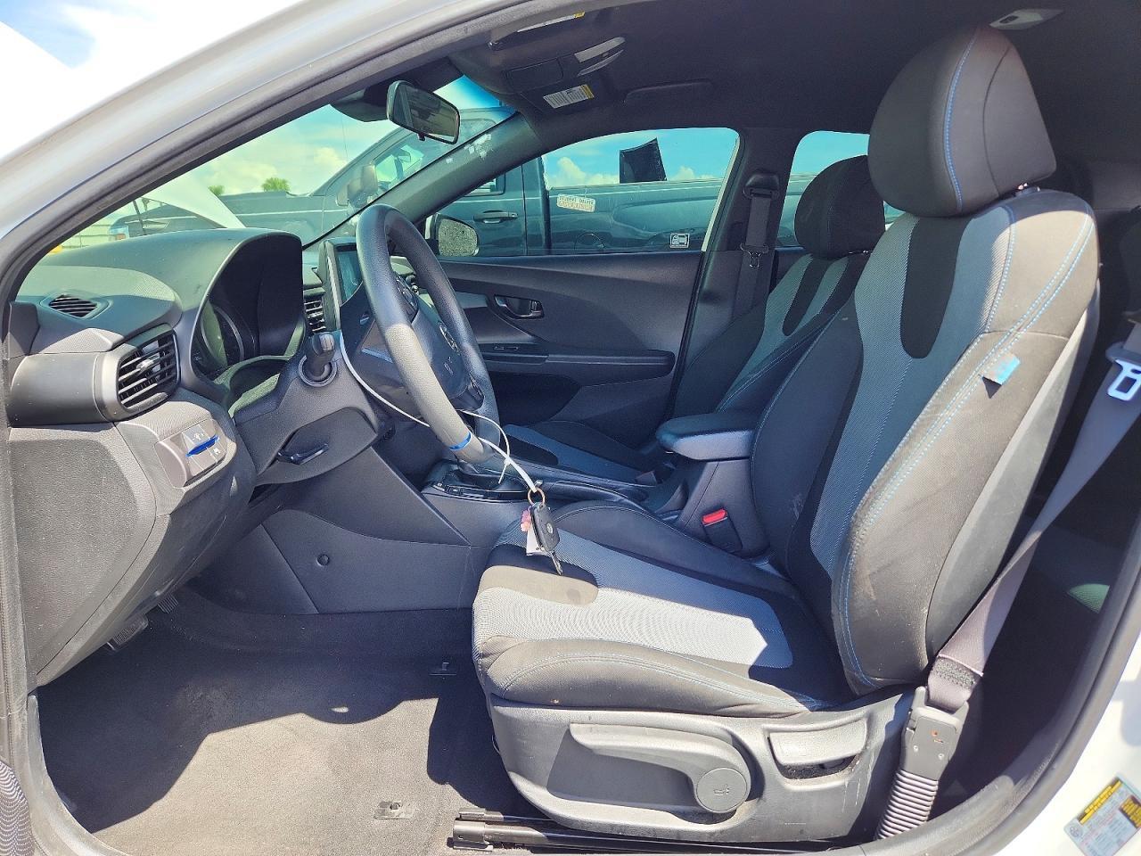 2019 Hyundai Veloster 2.0L - Фото 7