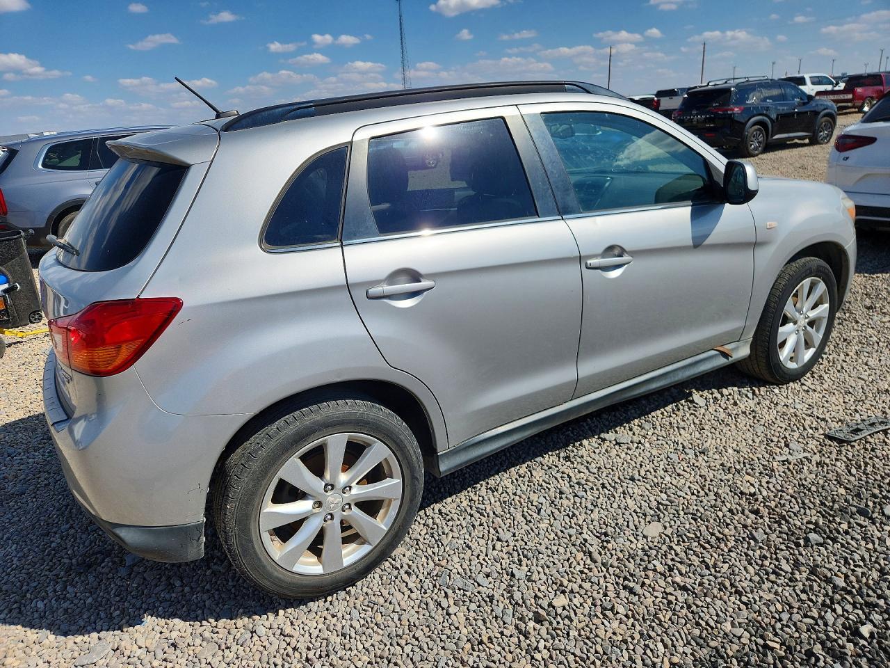 2014 Mitsubishi Outlander Sport Se - Image 3