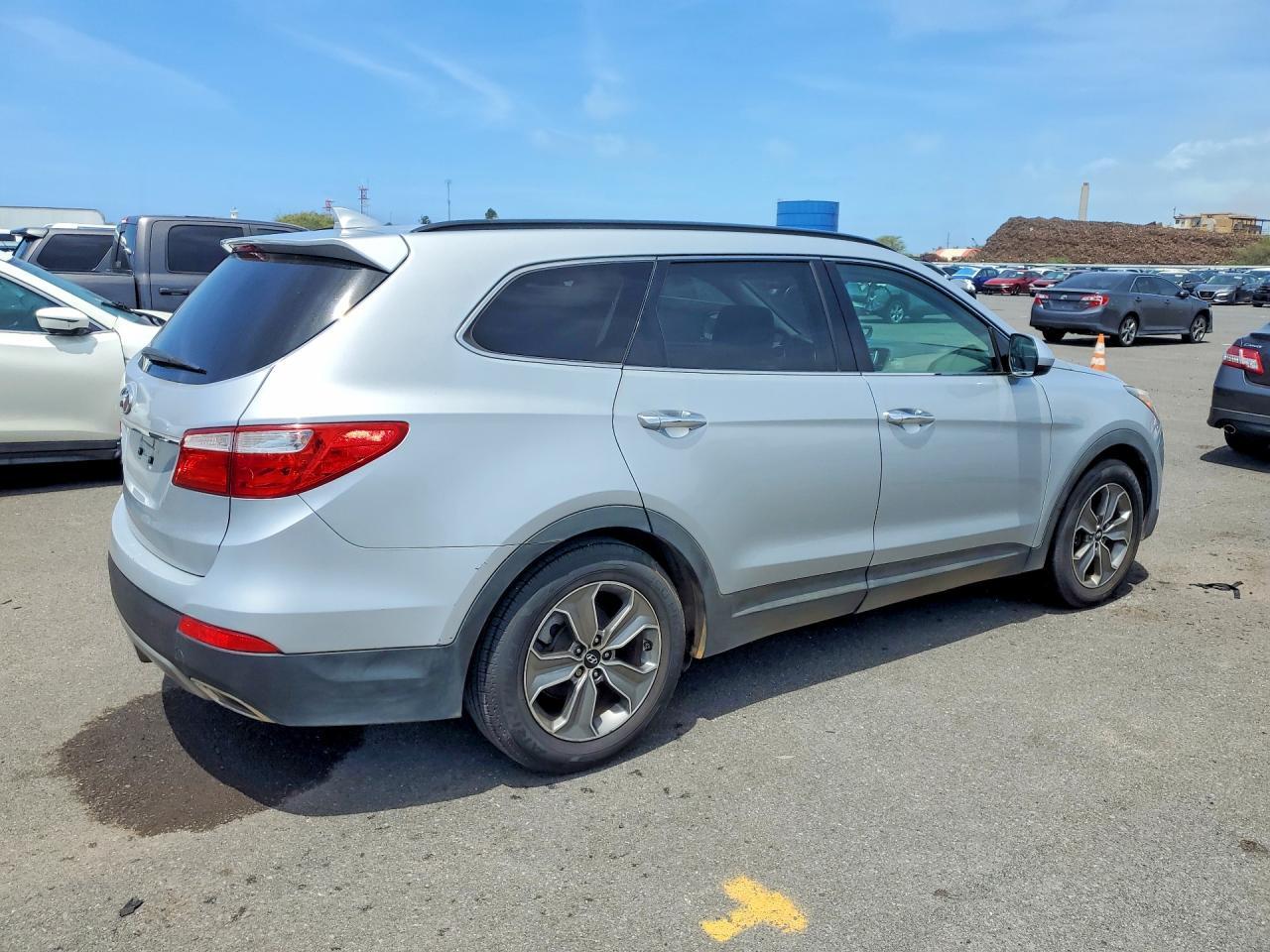 2015 Hyundai Santa Fe Gls - Image 3