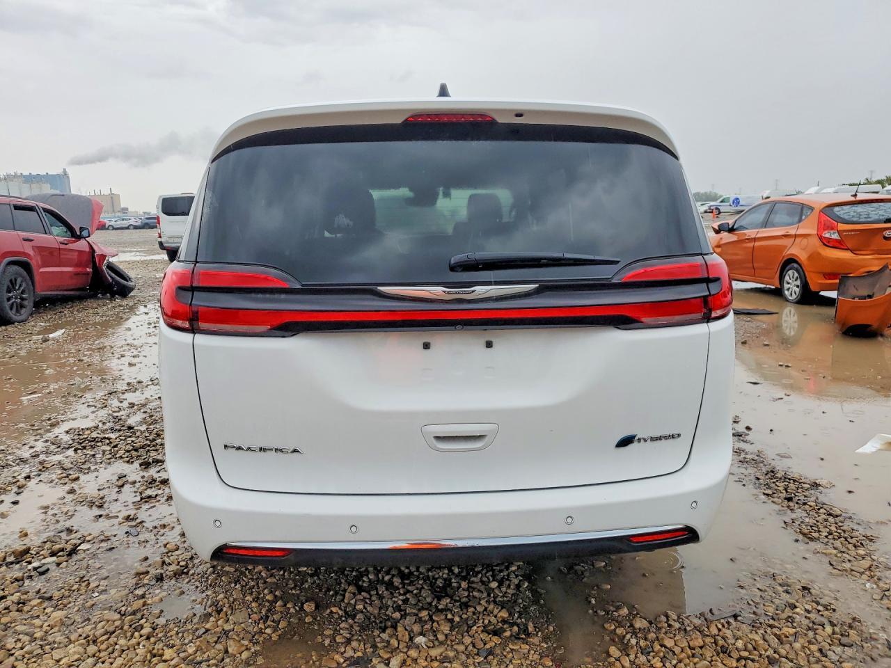 2024 Chrysler Pacifica Hybrid Select - Image 6