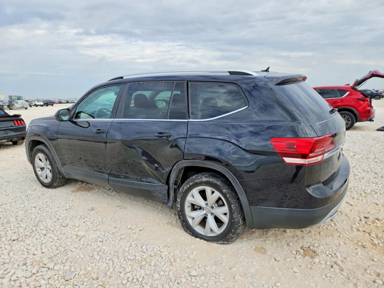 2018 Volkswagen Atlas - Image 2