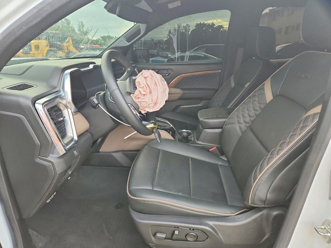 2023 GMC Canyon Denali - Image 7