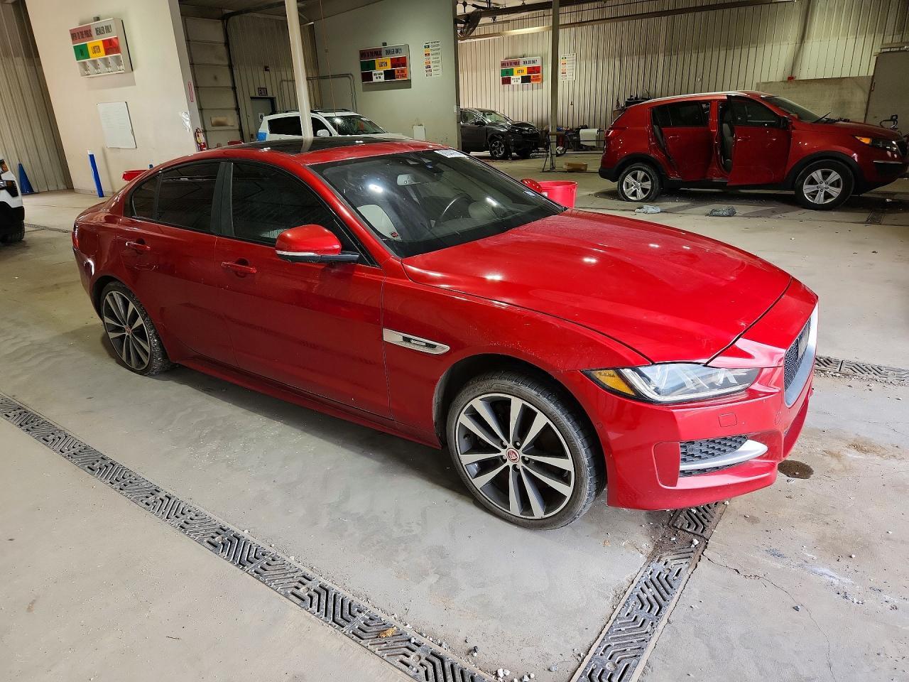 2017 Jaguar Xe R - Sport - Фото 4