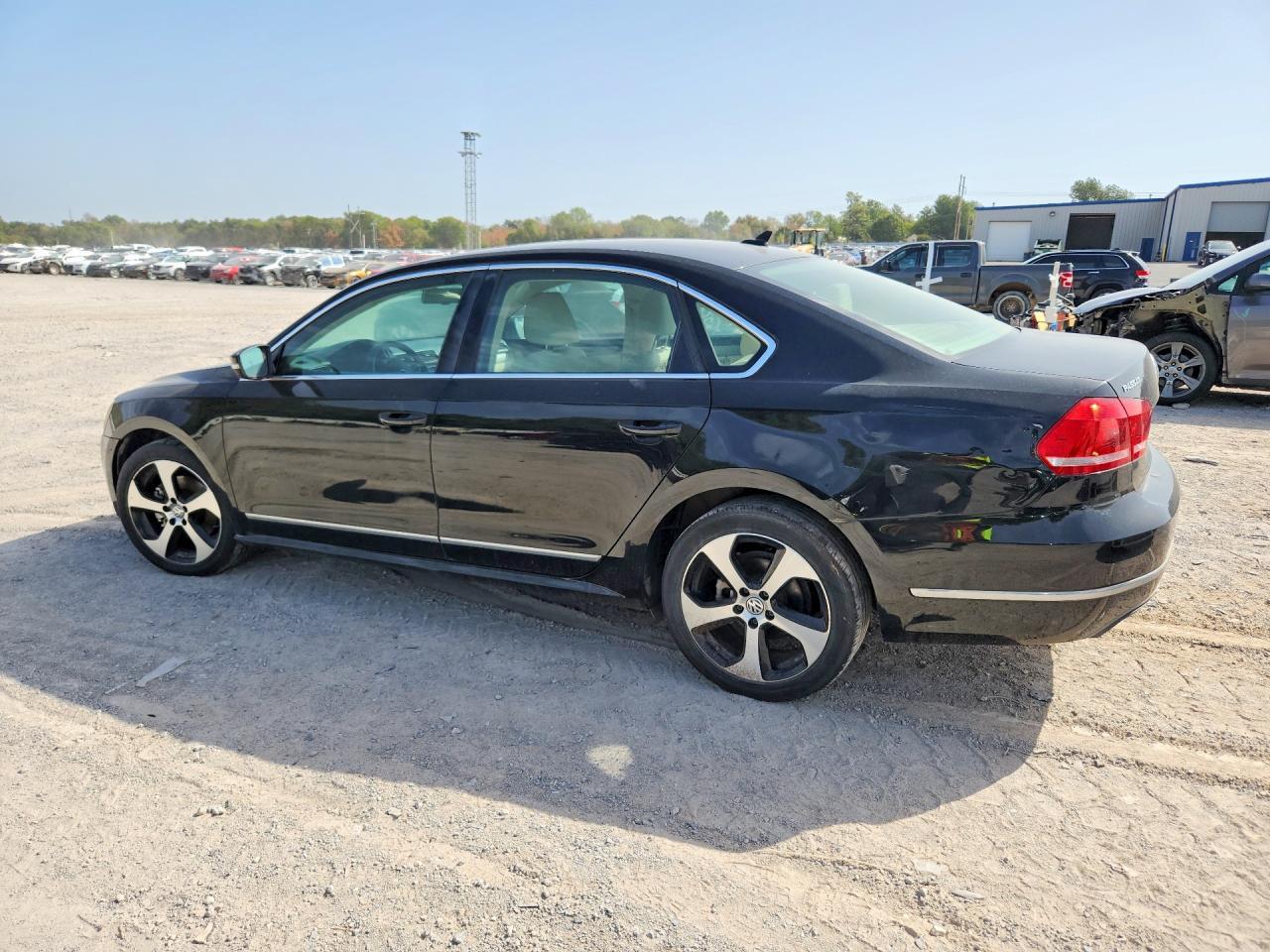 2014 Volkswagen Passat Se - Image 2