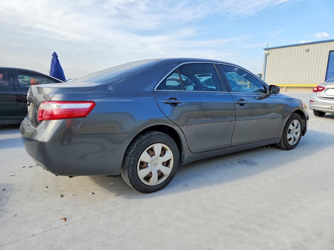 2009 Toyota Camry Le - Фото 3