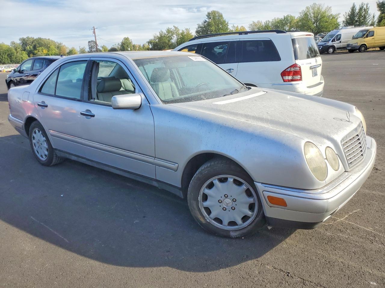 1999 Mercedes-Benz E 300Td - Фото 4