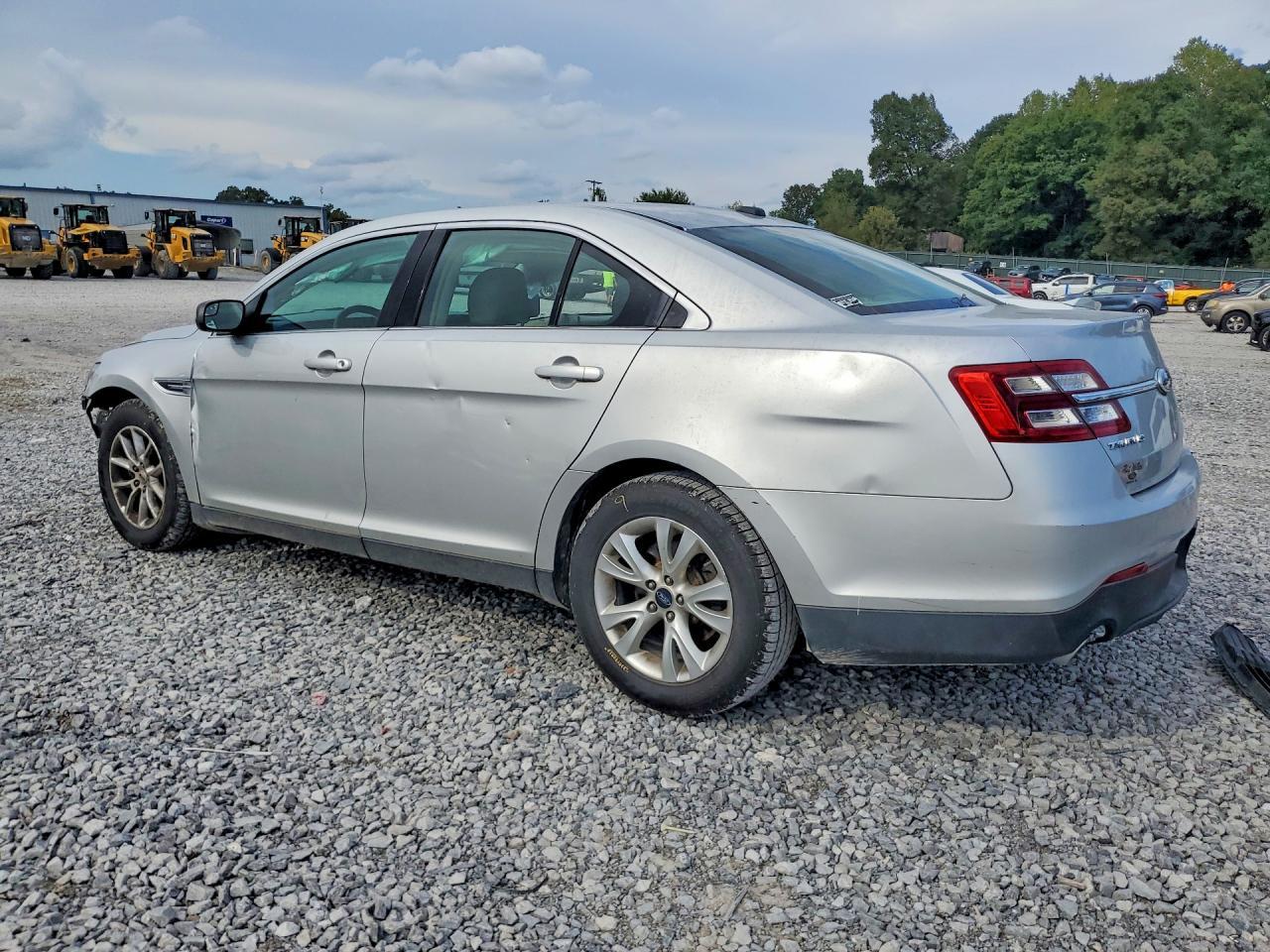 2014 Ford Taurus Se - Фото 2