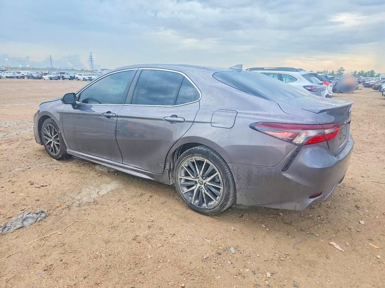 2023 Toyota Camry Se - Image 2