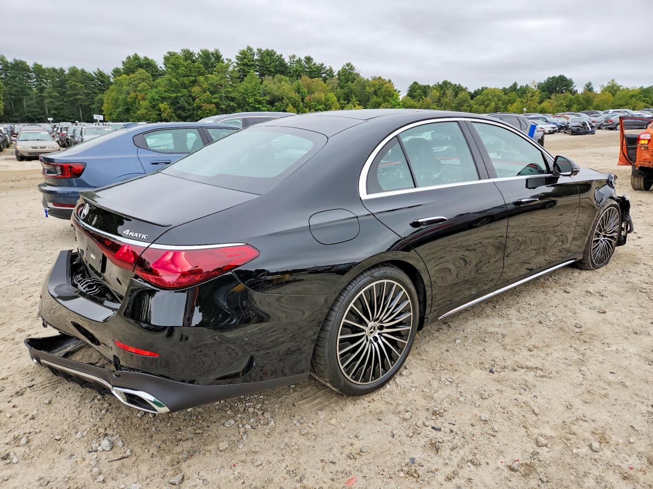 2026 Mercedes-Benz E 350 4Matic - Фото 3