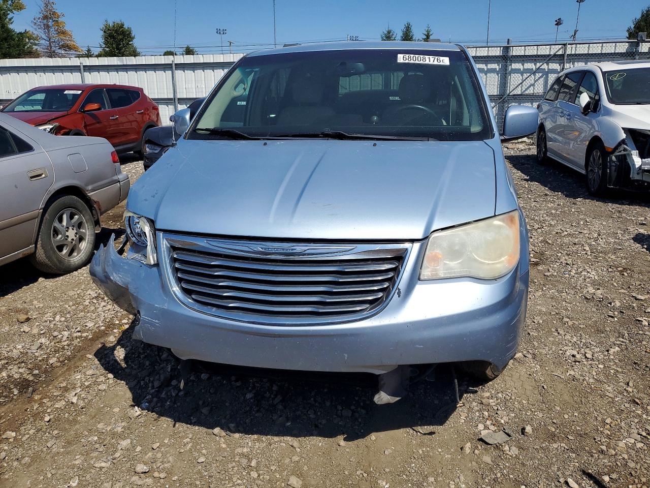 2013 Chrysler Town & Country Touring - Фото 5