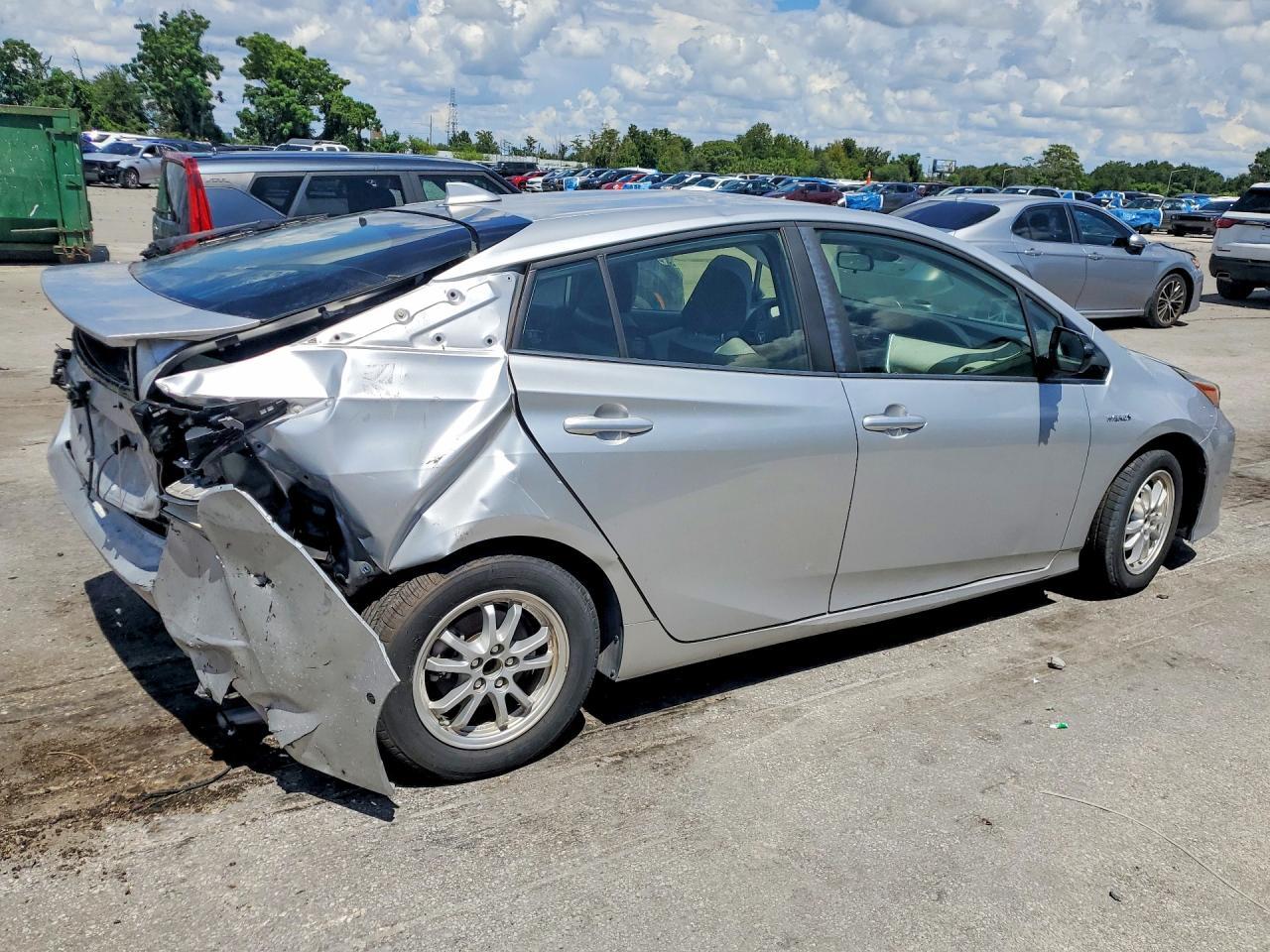 2019 Toyota Prius Le - Image 3