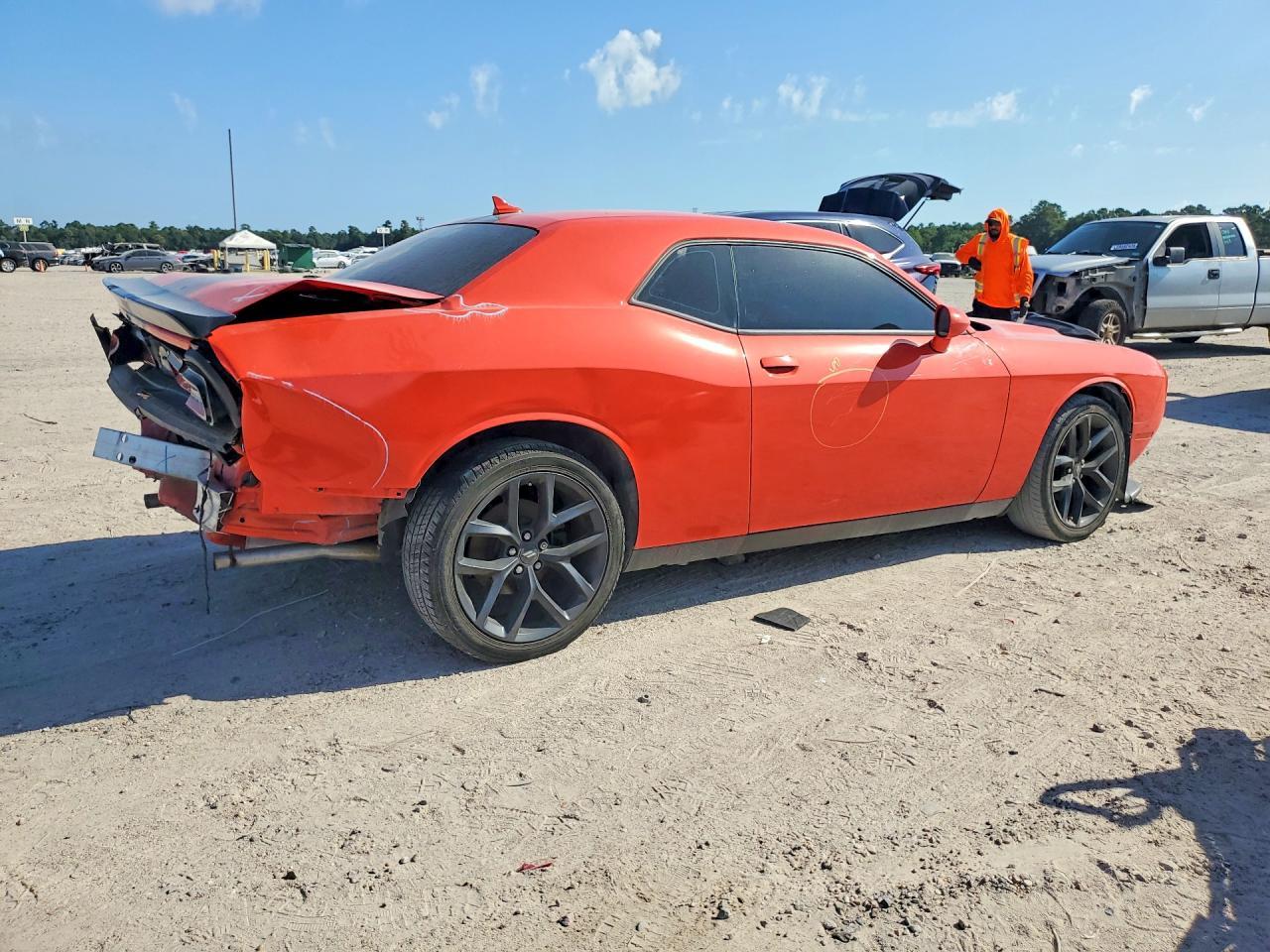 2022 Dodge Challenger Sxt - Фото 3