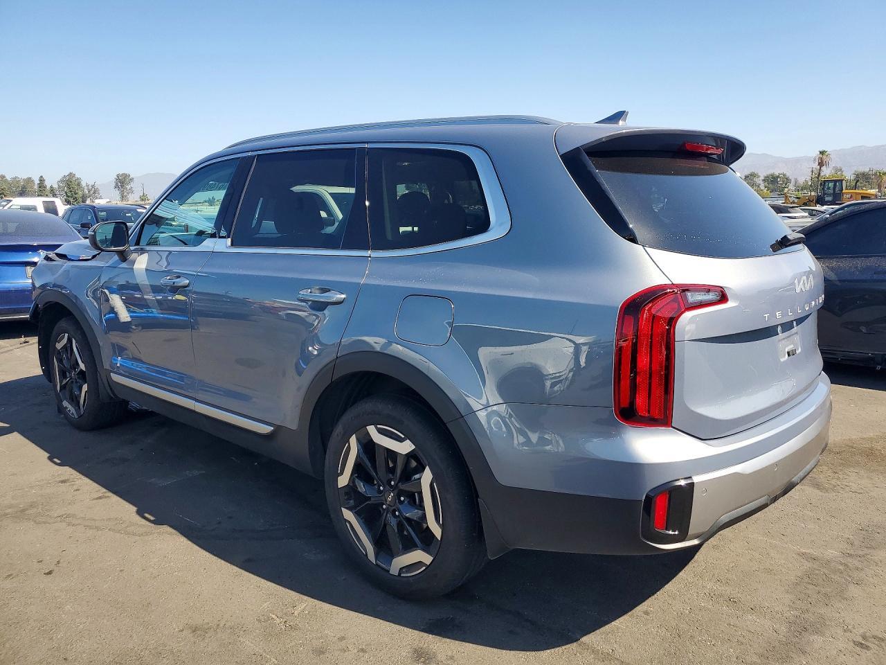 2025 Kia Telluride S - Image 2