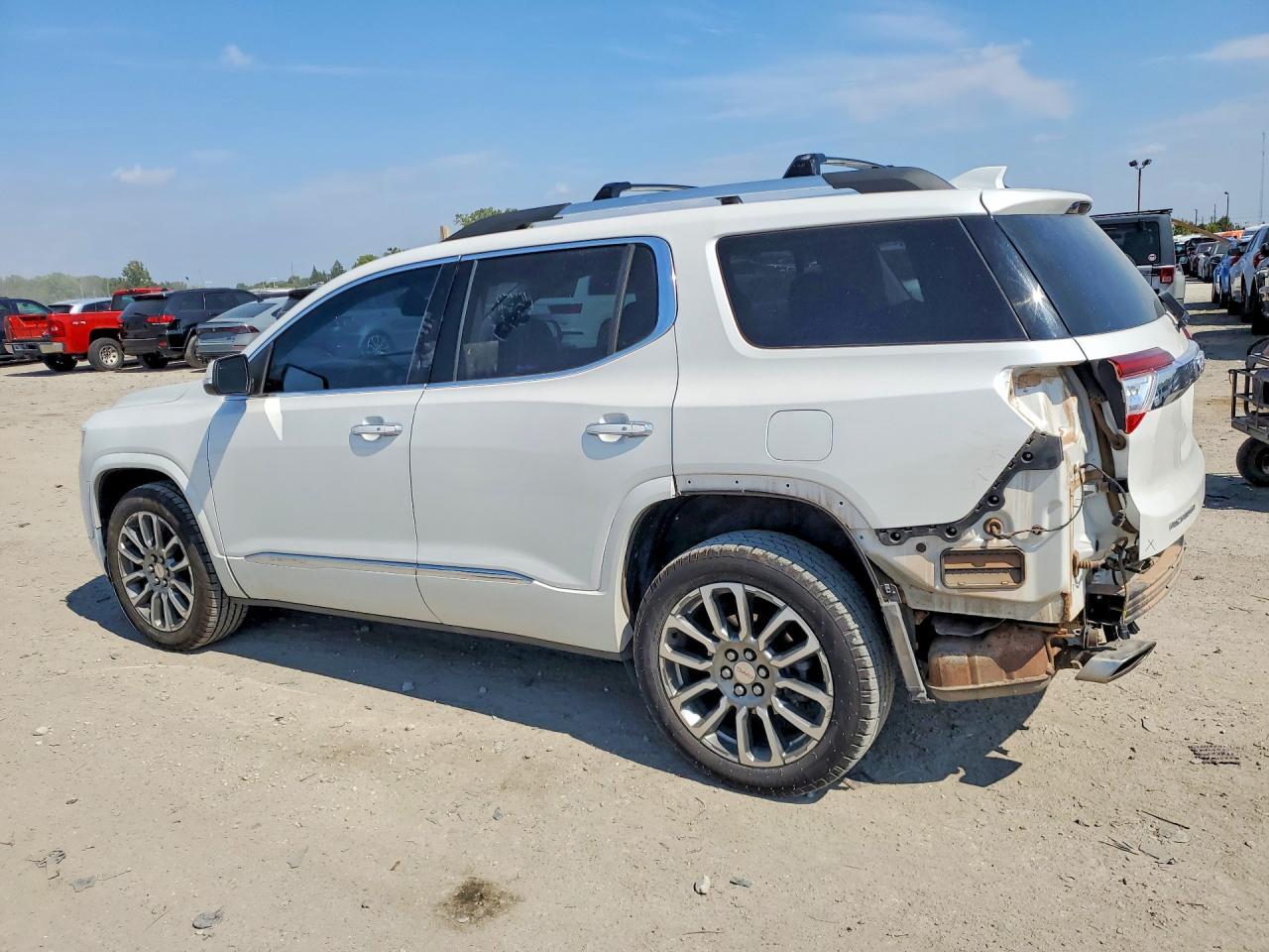 2023 GMC Acadia Denali - Image 2