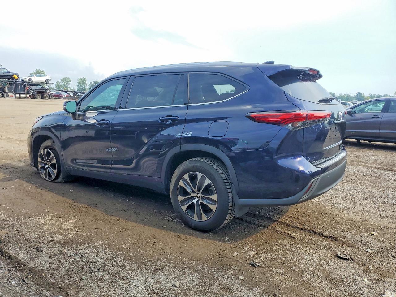 2020 Toyota Highlander Xle - Image 2