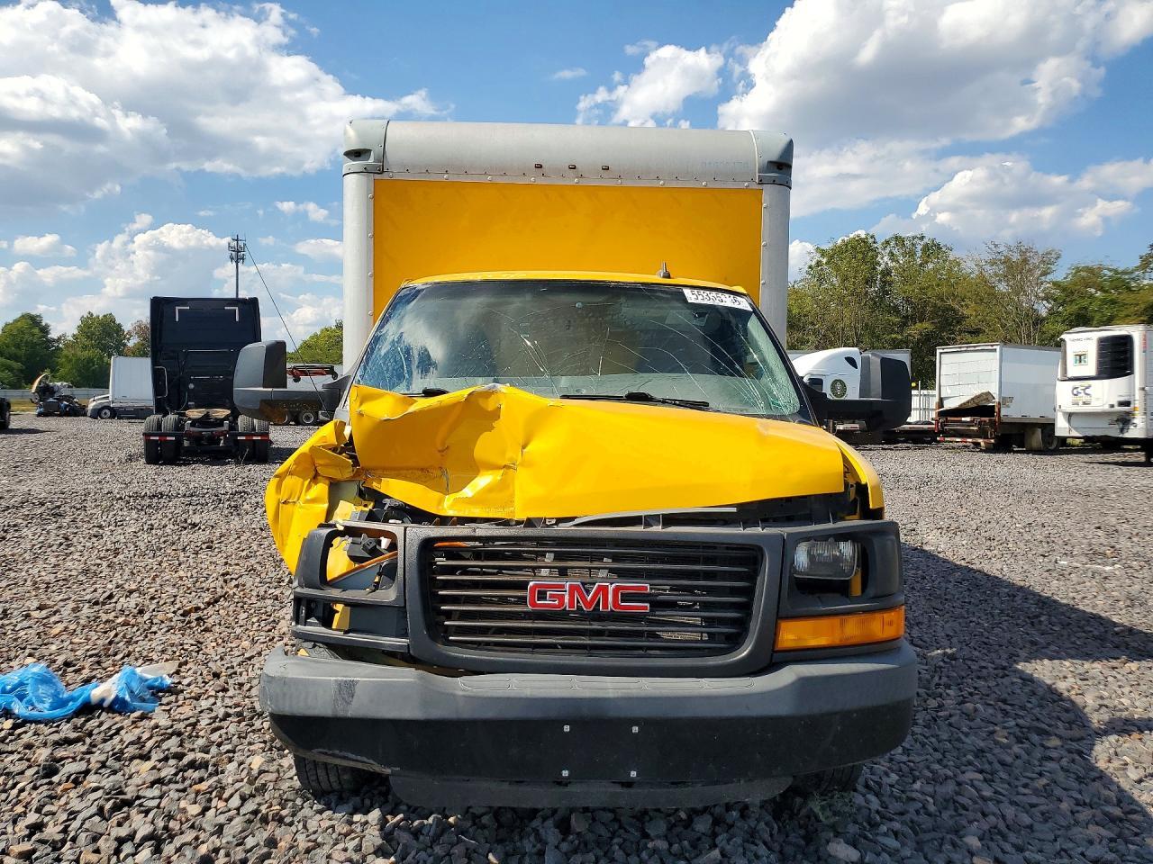 2016 GMC Savana Box Truck - Фото 5