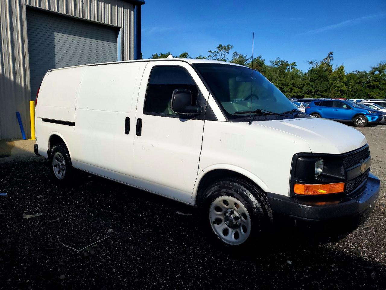 2013 Chevrolet Express G1500 - Image 4