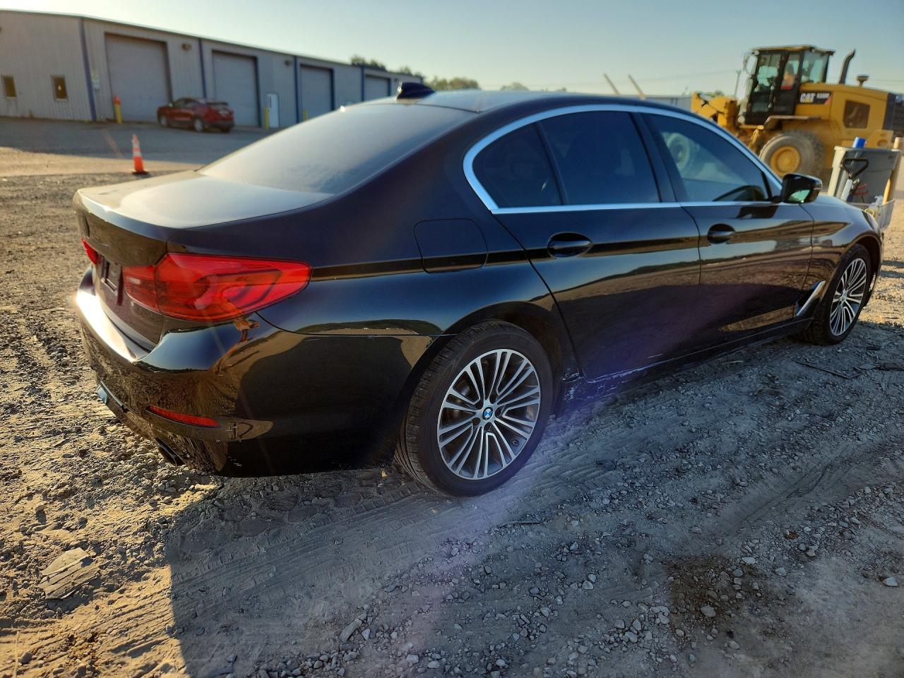 2019 BMW 530 Xi - Фото 3