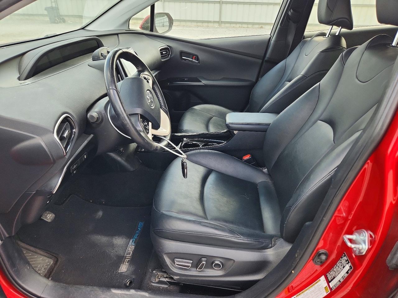 2017 Toyota Prius Prime Premium - Image 7