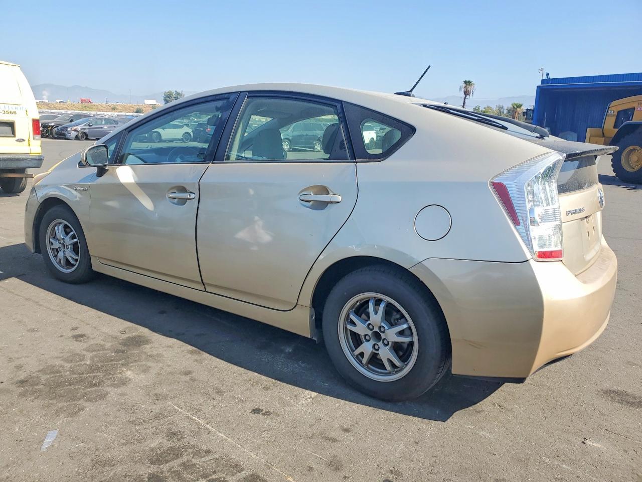 2010 Toyota Prius Iii - Image 2